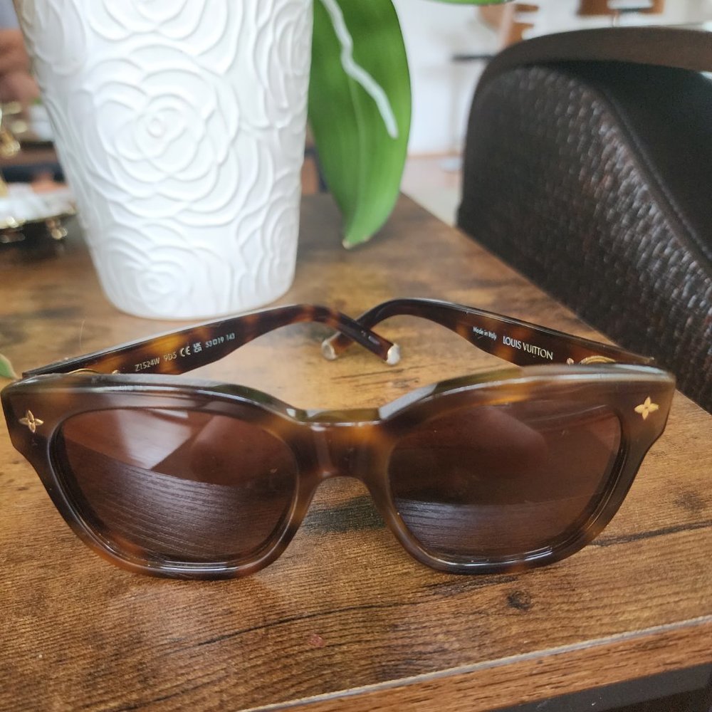 Louis Vuitton sun glasses - Picture 5 of 5